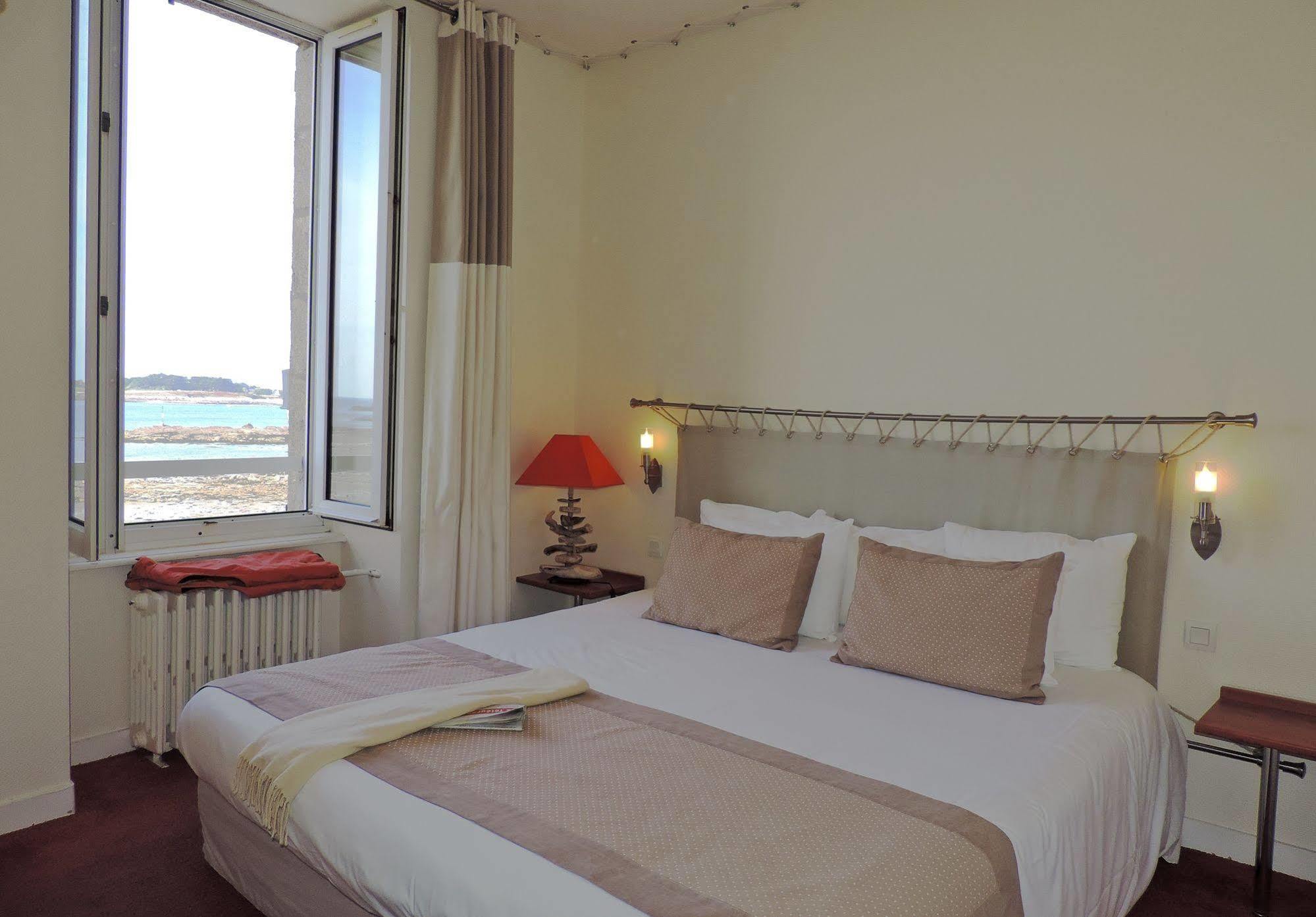 רוסקוף Hotel Aux Tamaris - Vue Mer מראה חיצוני תמונה