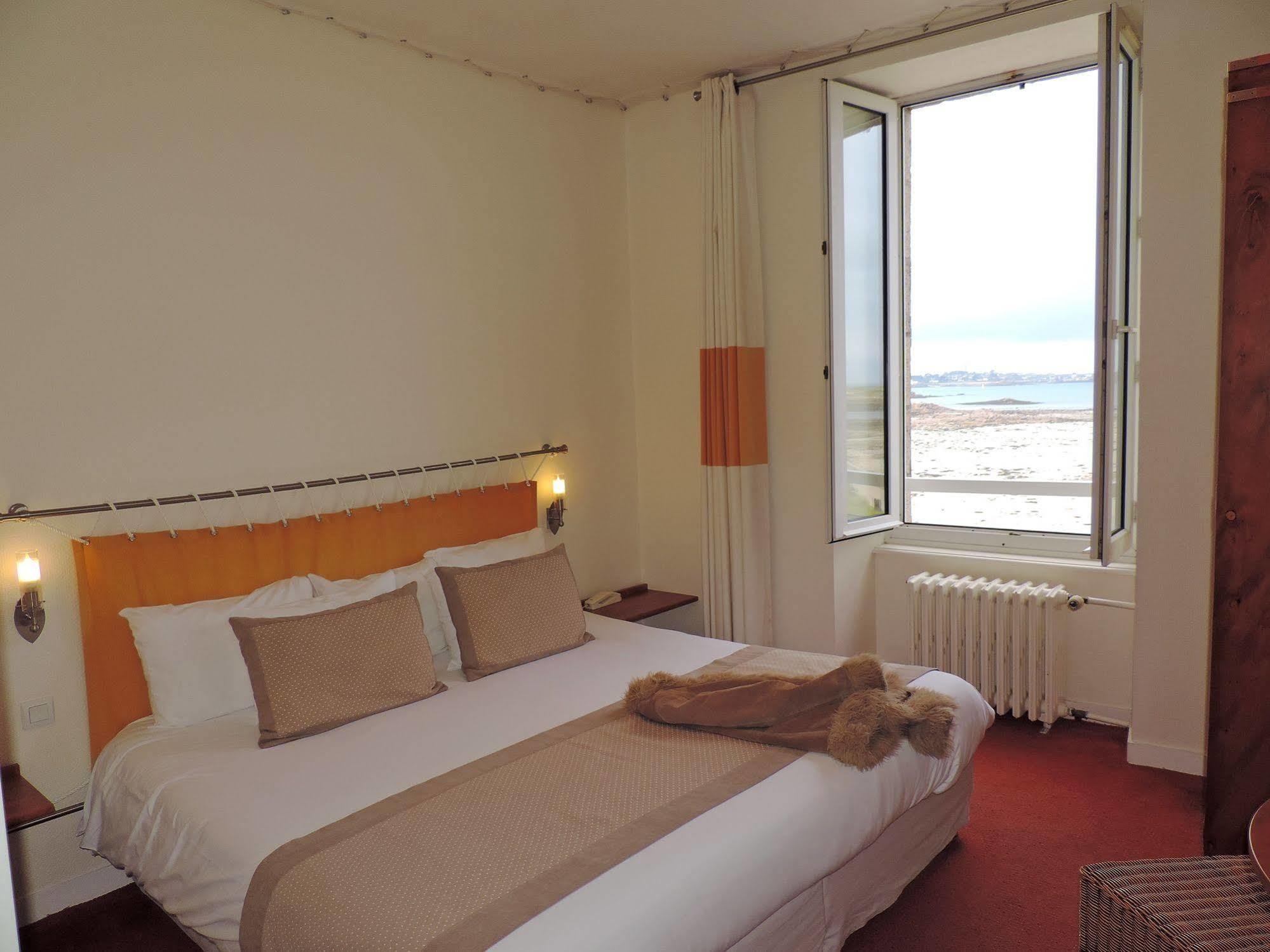 רוסקוף Hotel Aux Tamaris - Vue Mer מראה חיצוני תמונה