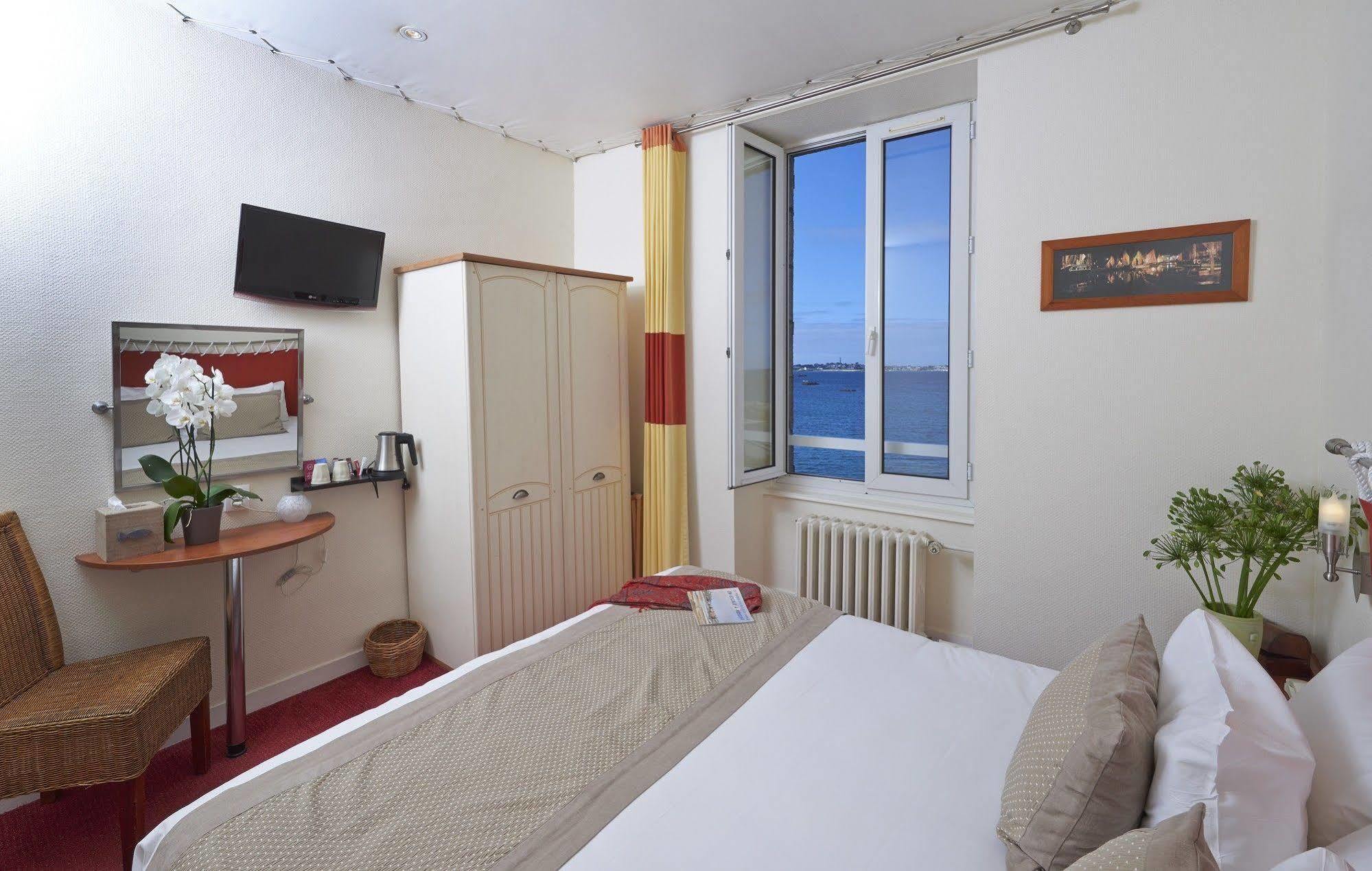 רוסקוף Hotel Aux Tamaris - Vue Mer מראה חיצוני תמונה